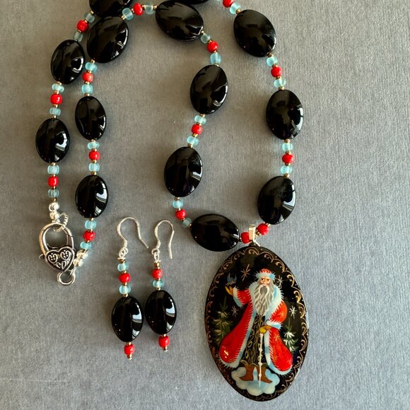Hand-painted Santa on Russian black Lacquer used as necklace. Festive and Fun - Picture 9 of 10